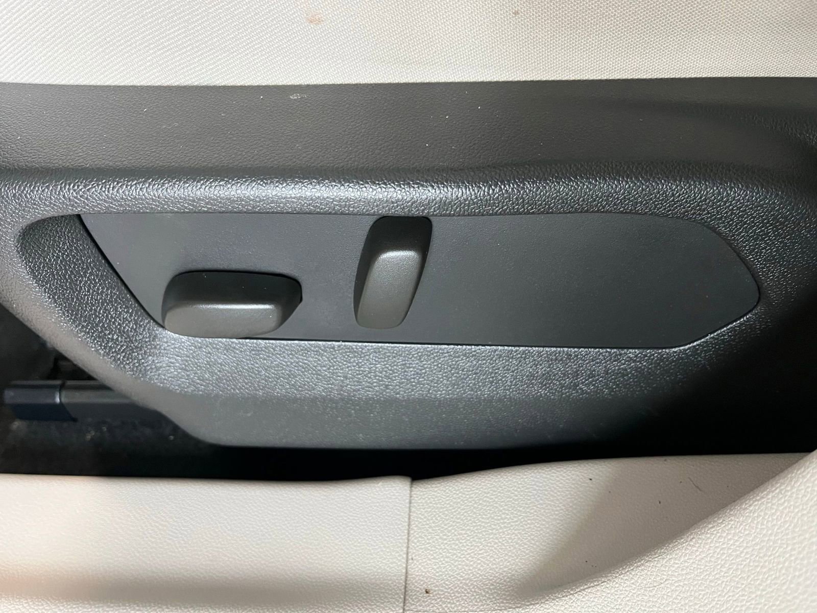 Used 2023 Buick Envision Avenir image 18