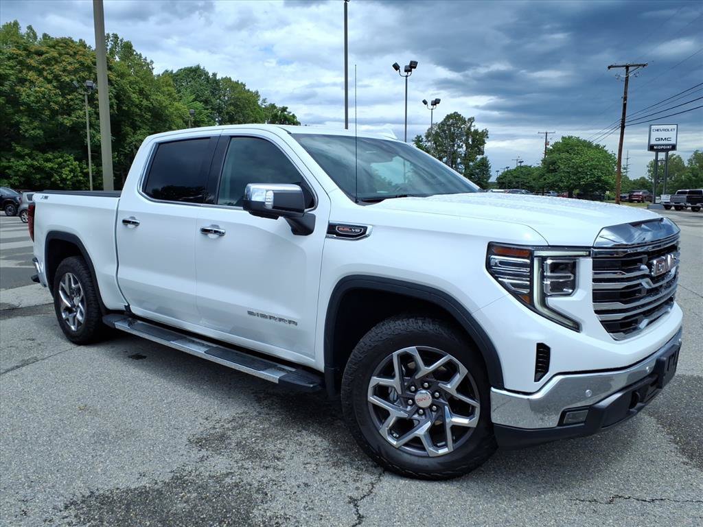 Used 2023 GMC Sierra 1500 SLT w/ SLT Premium Plus Package AWD/4WD image 2