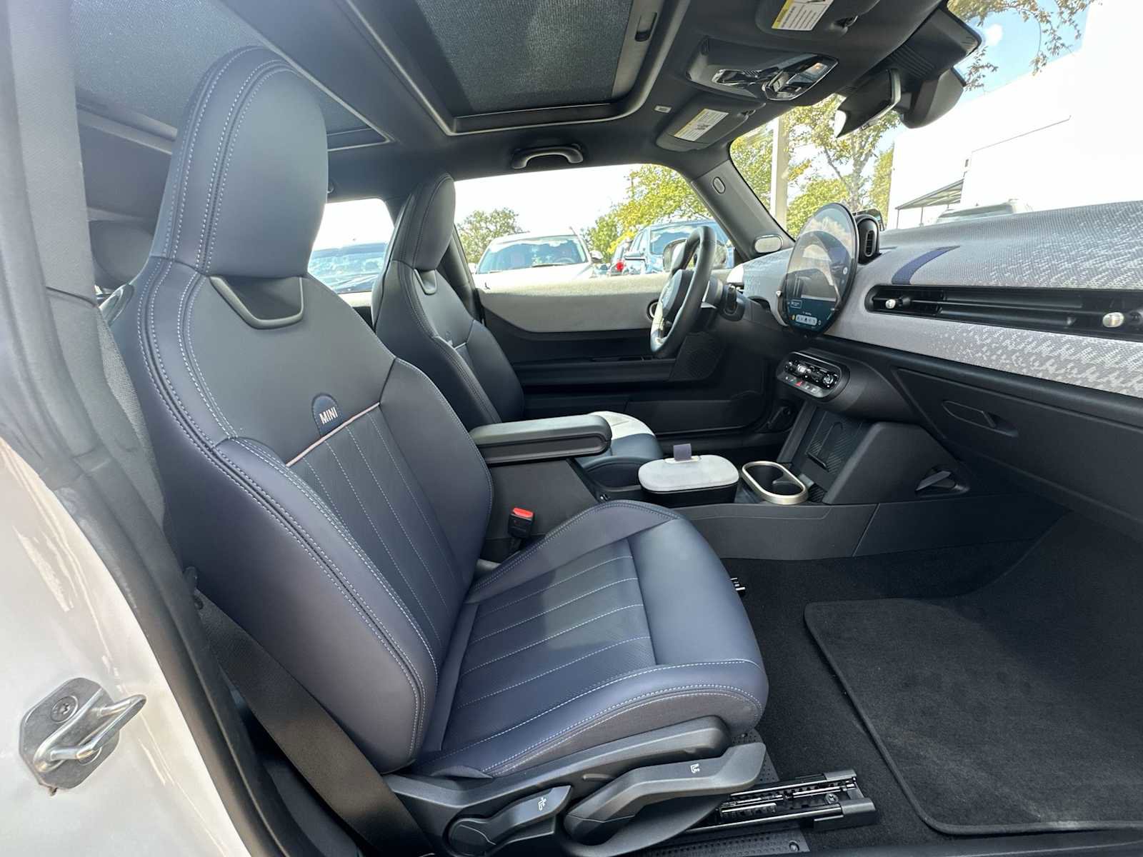 Used 2025 MINI Cooper 2-Door Hardtop image 19