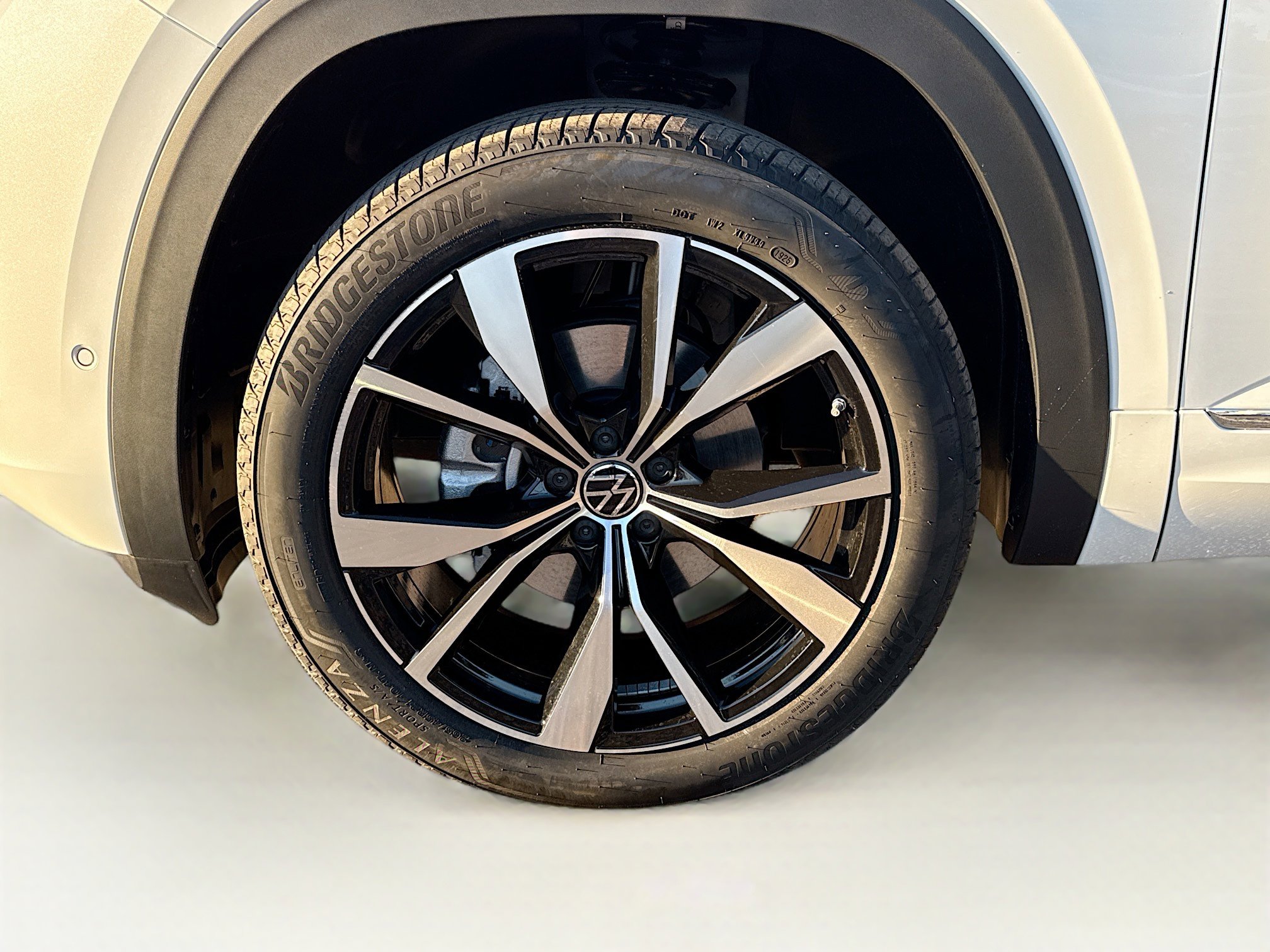 New 2026 Volkswagen Atlas Cross Sport SEL Premium R-Line image 41