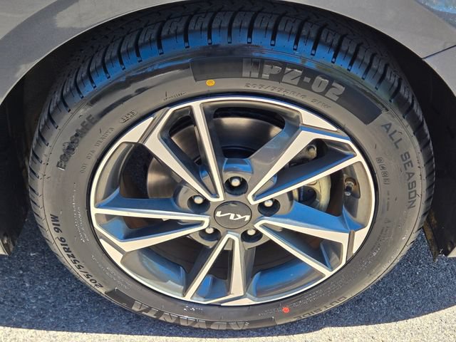 Used 2023 Kia Forte LXS FWD image 9