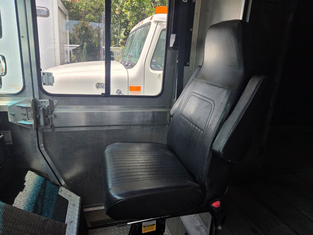 Used 2017 Ford E-350 and Econoline 350 Super Duty w/ A/C Prep Package RWD image 10