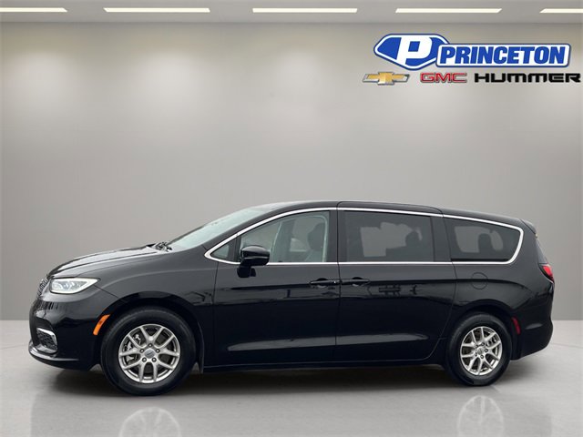 Used 2024 Chrysler Pacifica Touring-L image 4