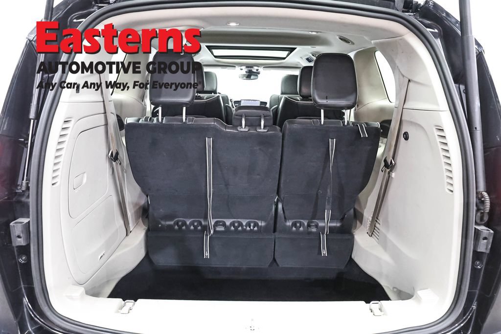 Used 2023 Chrysler Pacifica Limited FWD image 9
