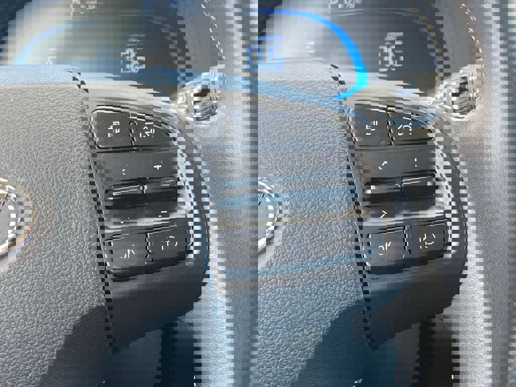 Used 2025 Hyundai Venue SEL image 16