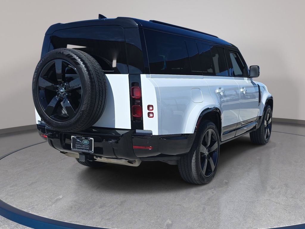 Used 2025 Land Rover Defender 130 X-Dynamic SE image 5
