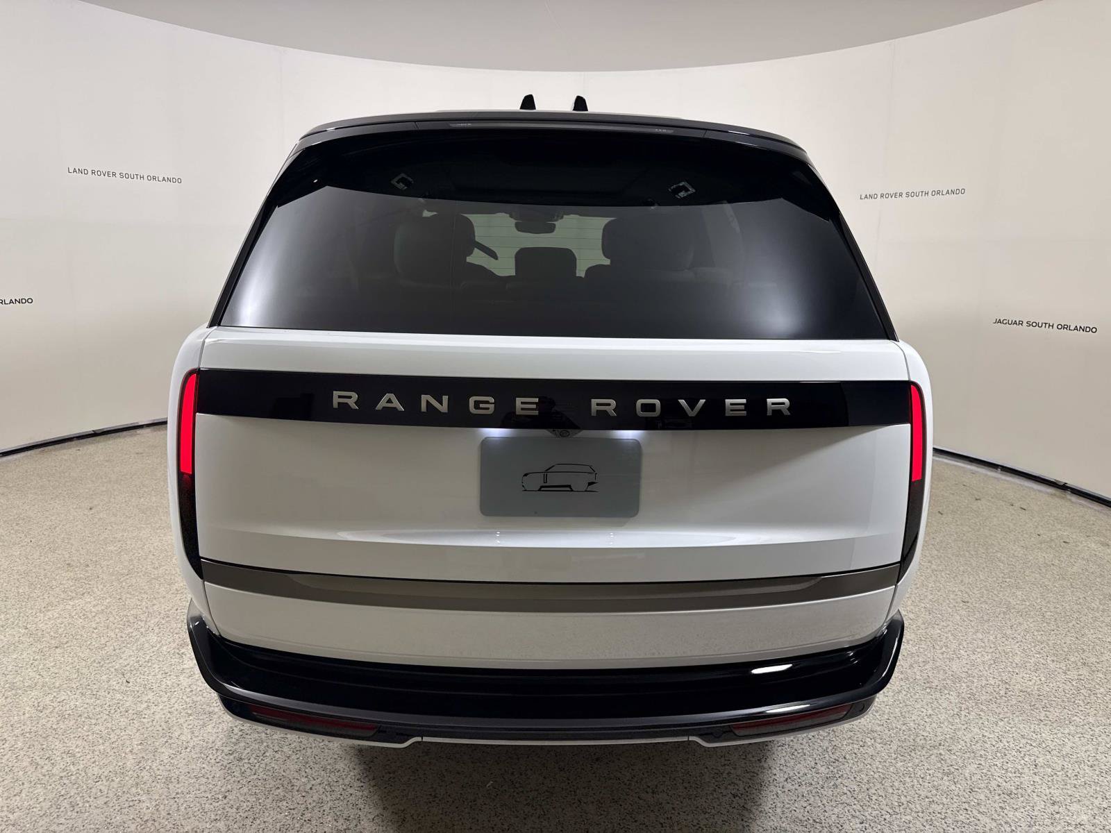 New 2027 Land Rover Range Rover Long Wheelbase SE AWD/4WD image 4