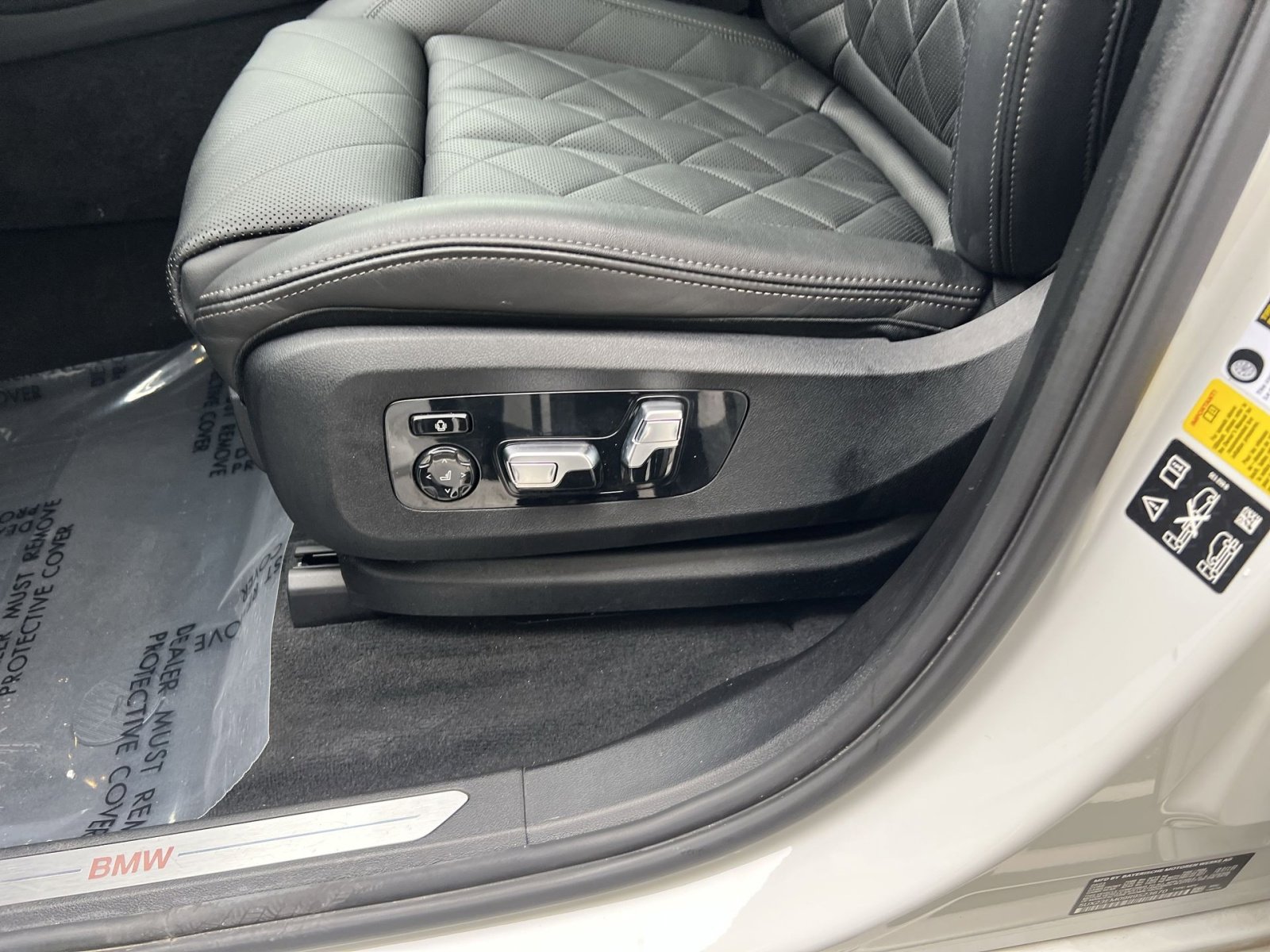 Used 2024 BMW X7 xDrive40i w/ Premium Package image 14