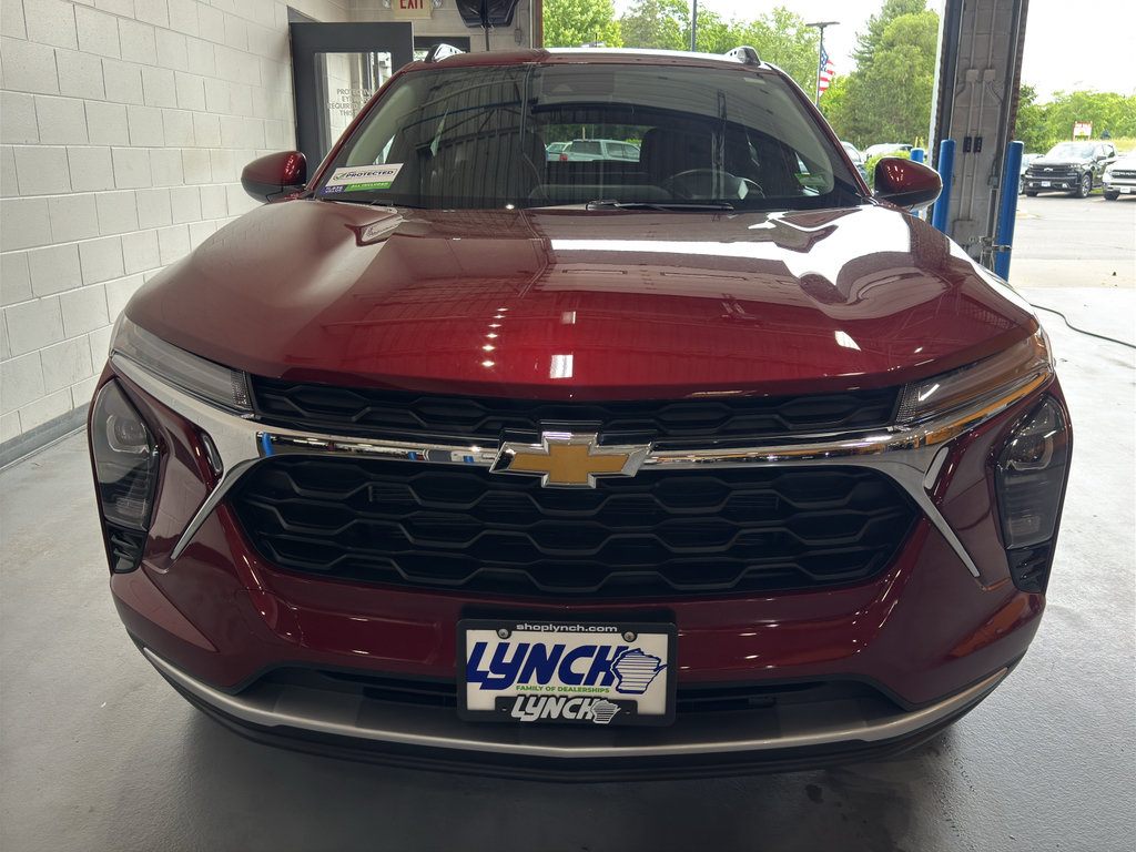 Used 2025 Chevrolet Trax LT w/ Driver Confidence Package FWD image 8