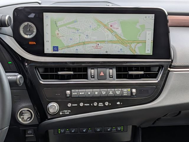 Used 2025 Lexus ES 300h Ultra Luxury FWD image 15