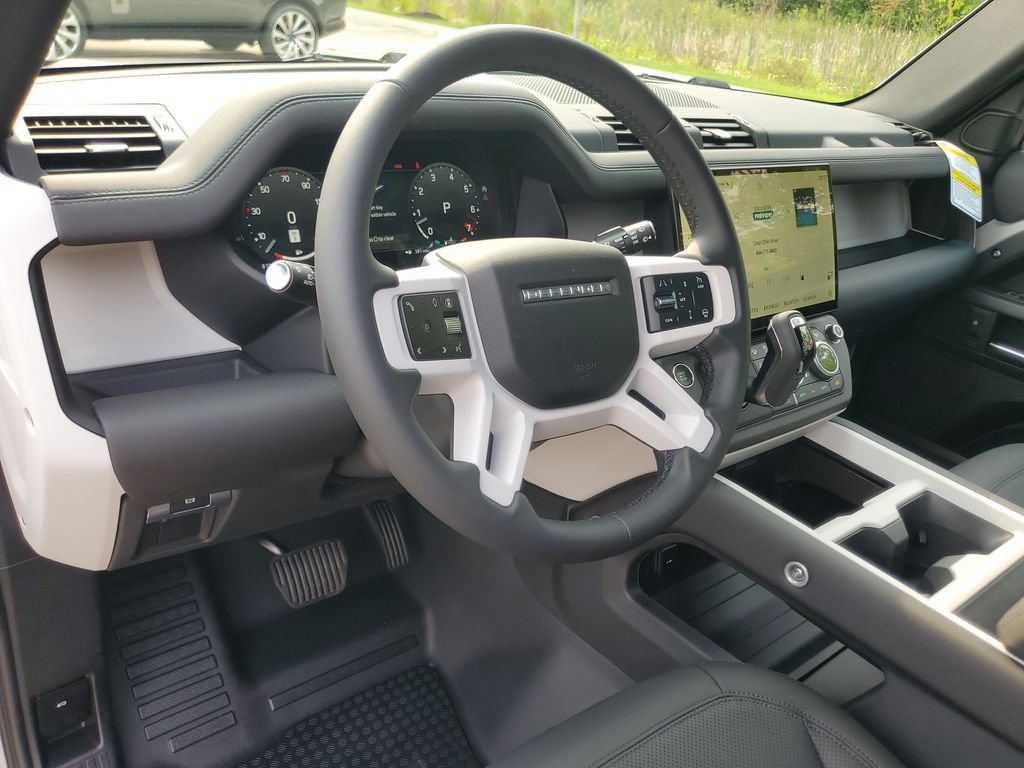New 2026 Land Rover Defender 130 X-Dynamic SE AWD/4WD image 14