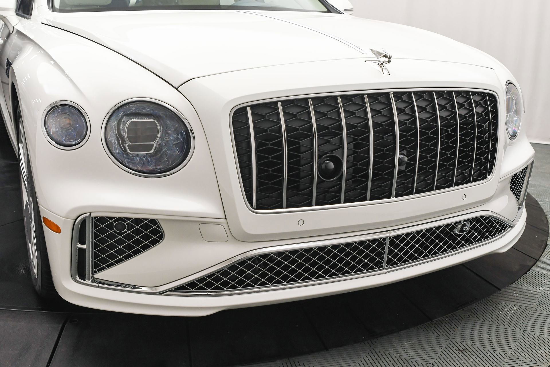 New 2026 Bentley Flying Spur Plug-In Hybrid image 26