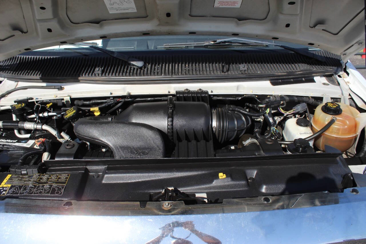Used 2013 Ford E-450 and Econoline 450 Super Duty w/ Shuttle Bus Prep Pkg RWD image 9