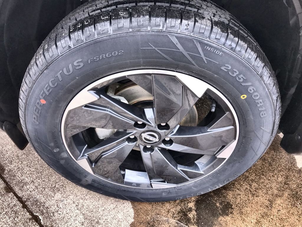 Used 2024 Nissan Rogue SV AWD/4WD image 10
