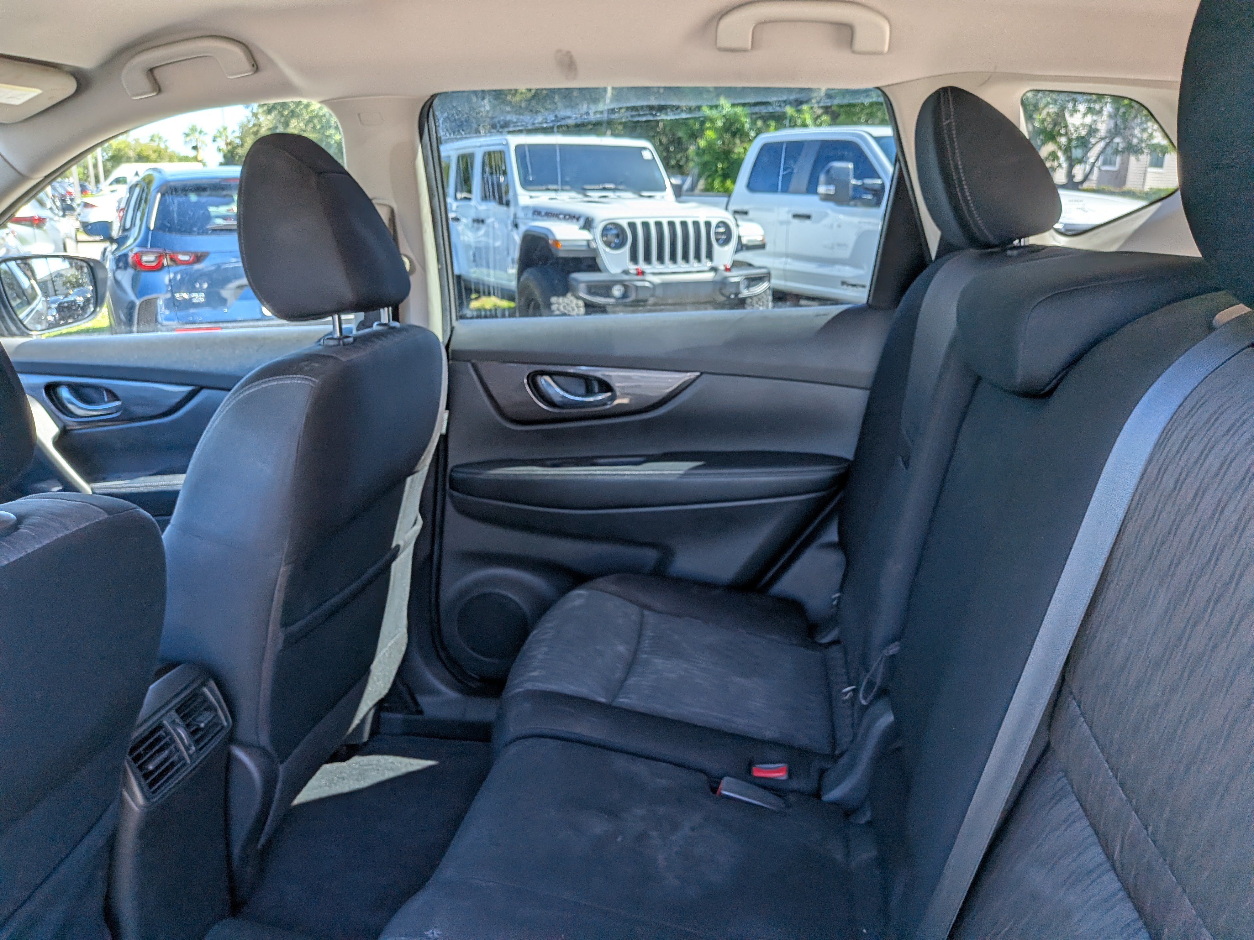 Used 2019 Nissan Rogue SV FWD image 15