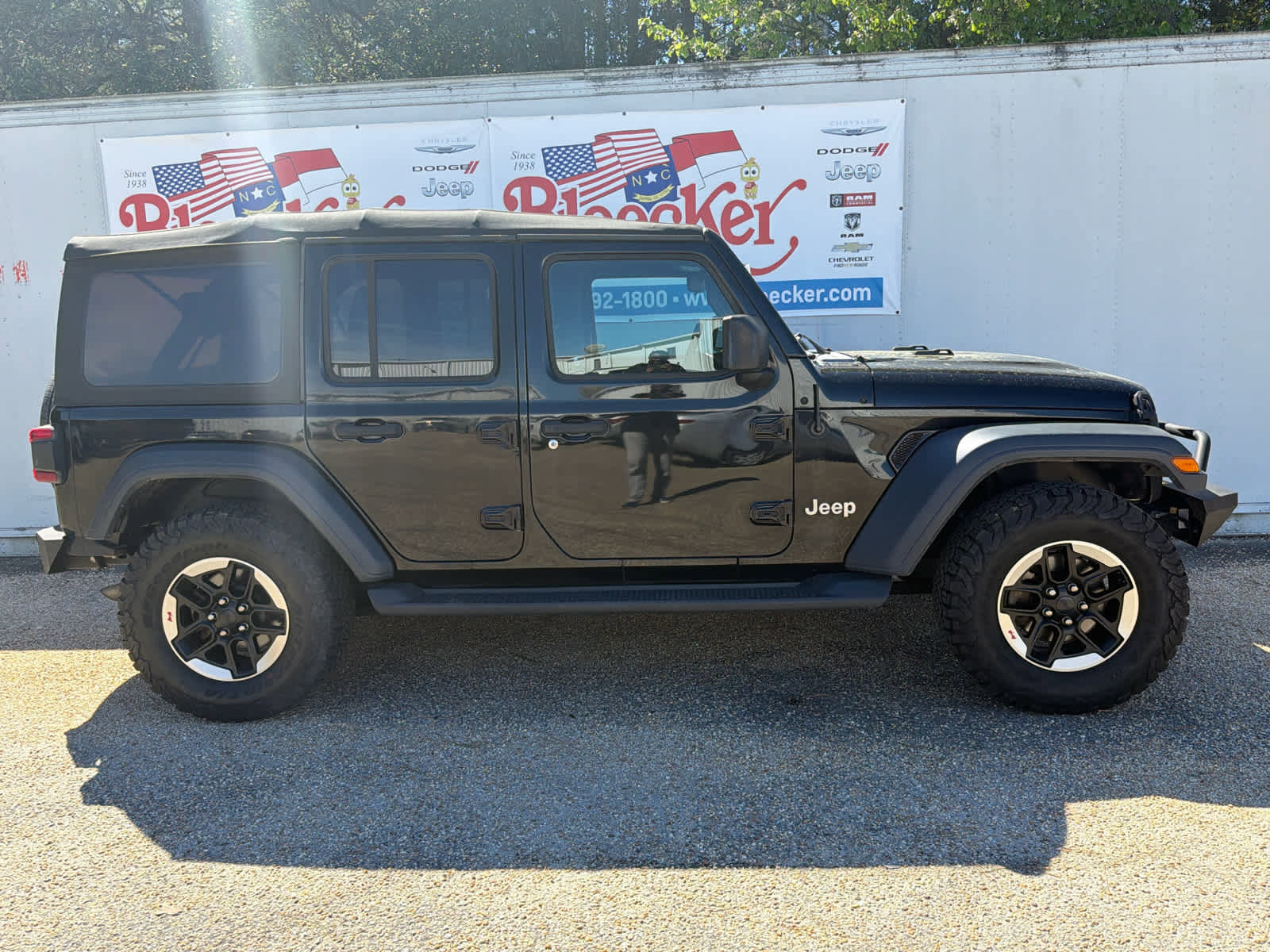Used 2018 Jeep Wrangler Unlimited Sport image 2