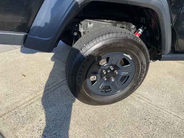 Used 2021 Jeep Gladiator Sport w/ Auxiliary Switch Group AWD/4WD image 11