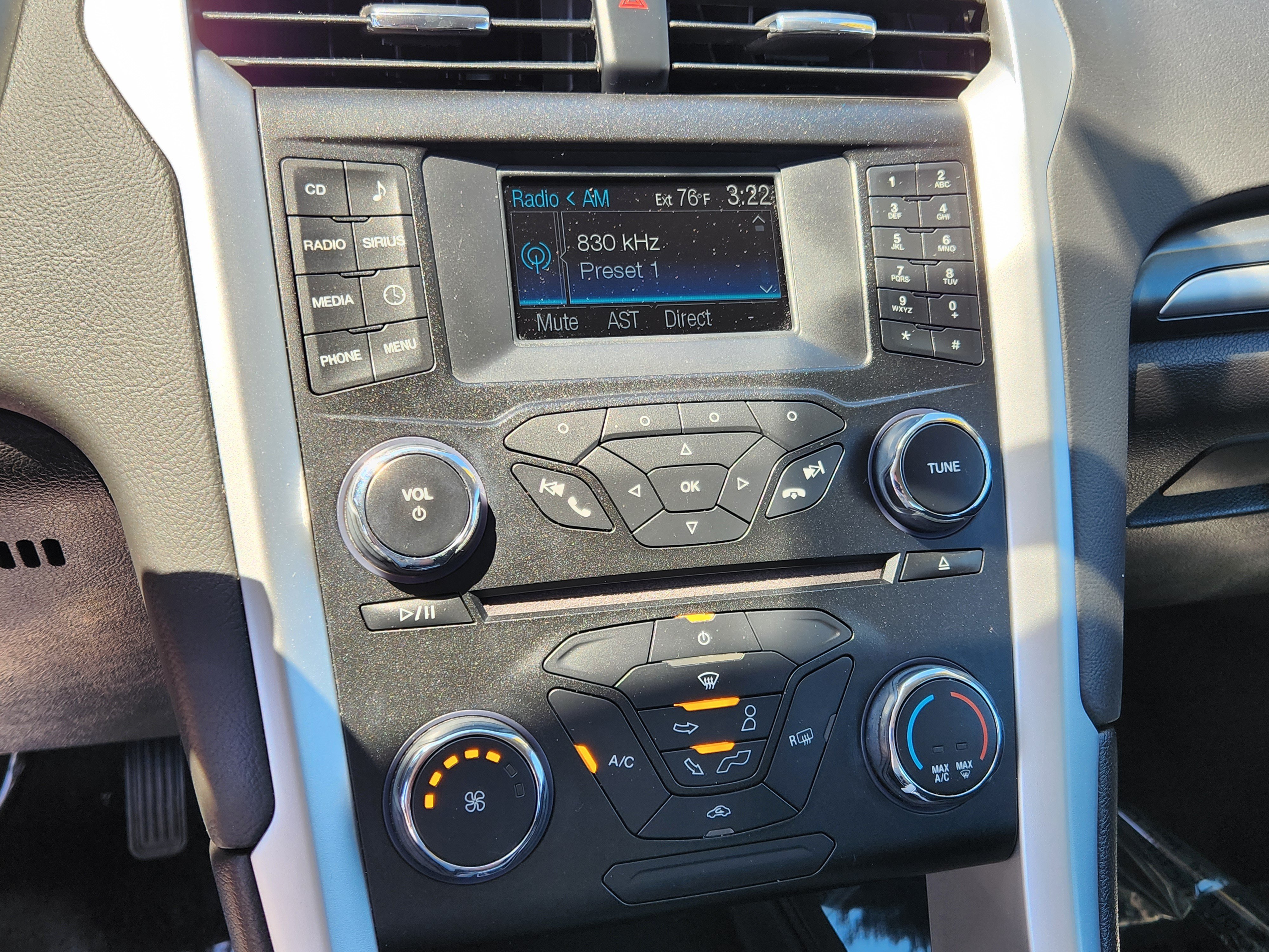 Used 2014 Ford Fusion SE FWD image 21