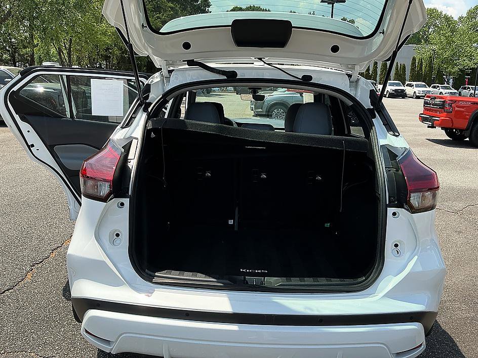 Certified 2021 Nissan Kicks SR w/ SR Premium Package FWD image 25