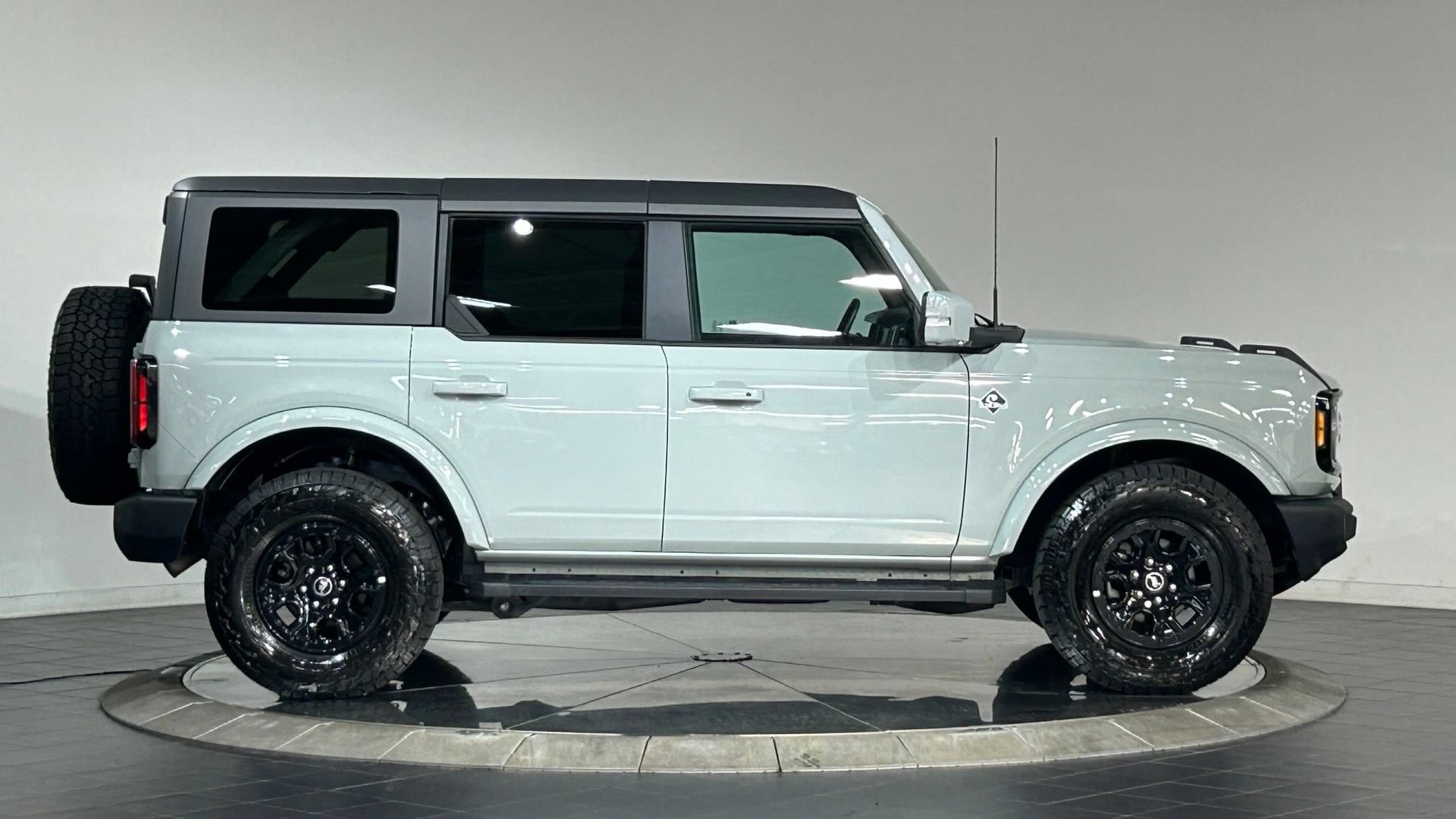 Used 2022 Ford Bronco Outer Banks AWD/4WD image 11