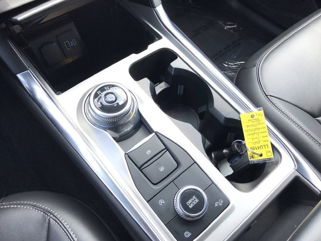Used 2024 Ford Explorer XLT w/ Equipment Group 202A AWD/4WD image 25