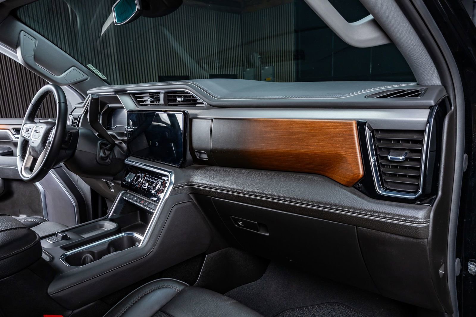 Used 2025 GMC Sierra 2500 Denali image 18