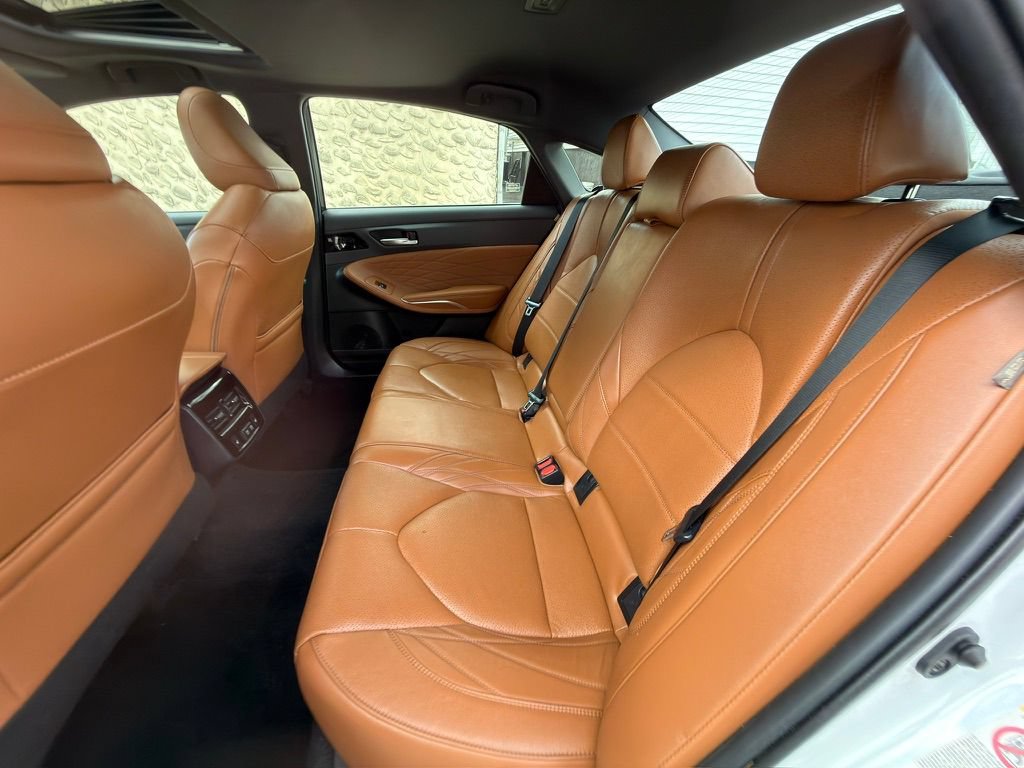 Used 2019 Toyota Avalon Limited w/ All Weather Liner Package FWD image 18