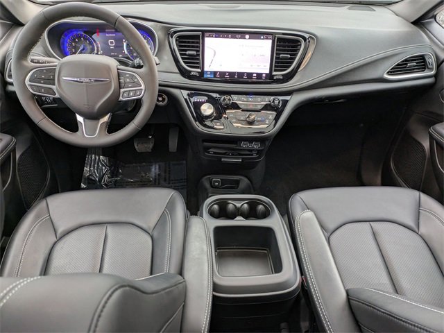 New 2025 Chrysler Pacifica Select w/ Uconnect Theater Family Group image 24