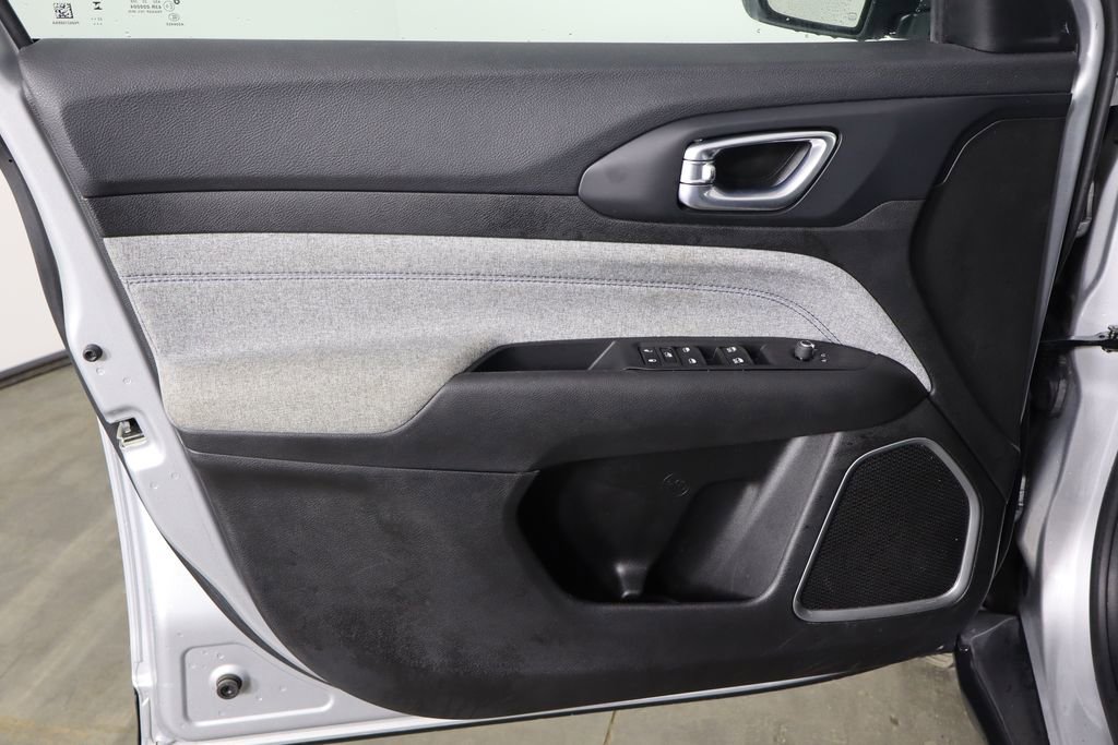 Used 2024 Jeep Compass Latitude image 20
