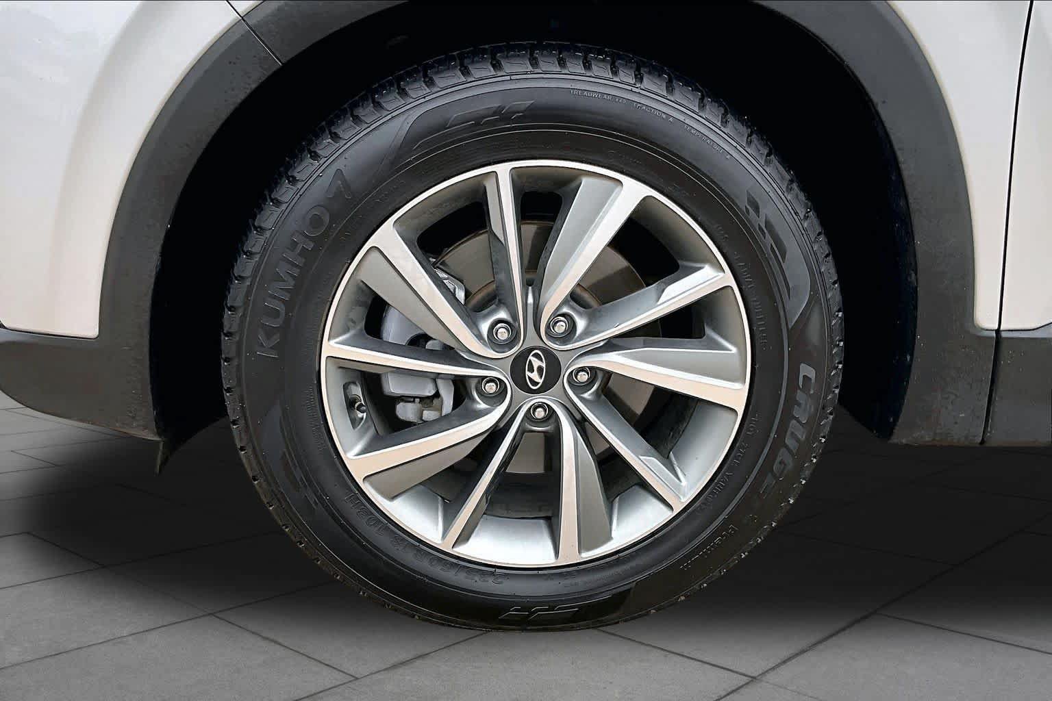 Used 2019 Hyundai Santa Fe Limited FWD image 10