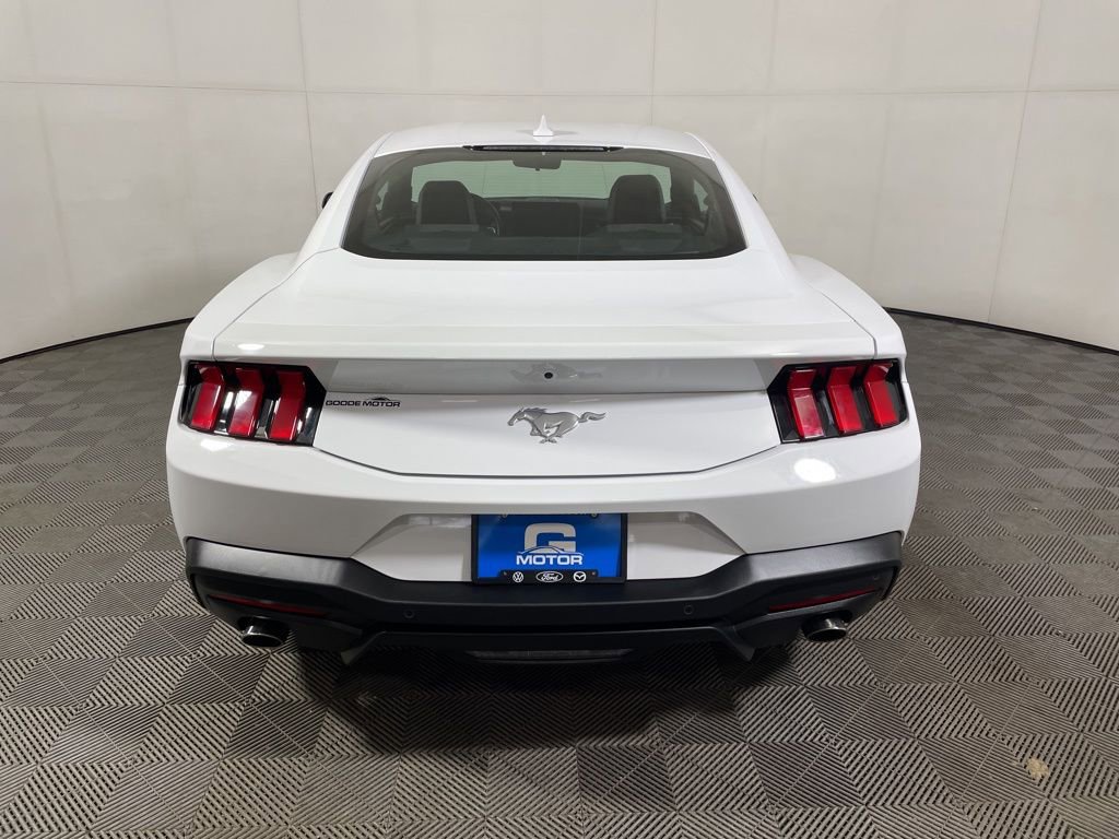 Used 2024 Ford Mustang Coupe image 6