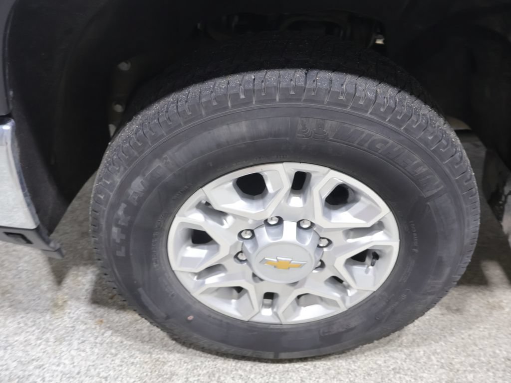 Used 2024 Chevrolet Silverado 3500 W/T AWD/4WD image 10