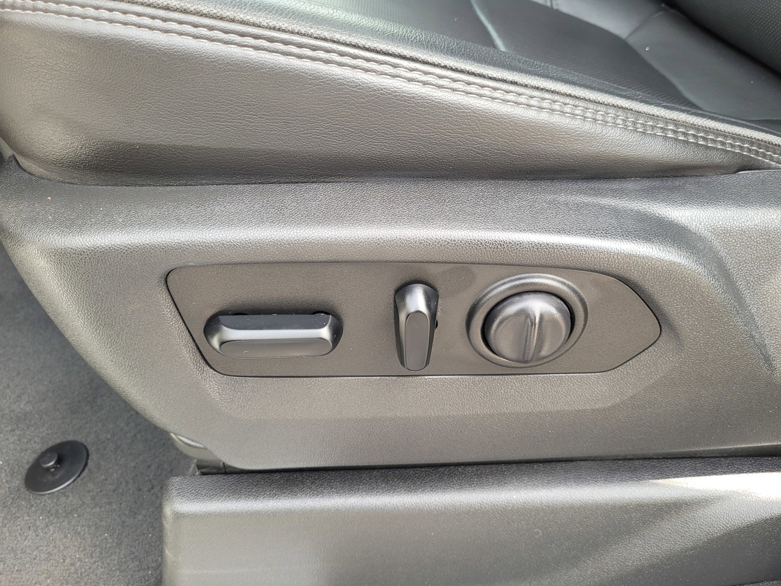 Used 2019 Chevrolet Silverado 1500 High Country w/ Technology Package image 11