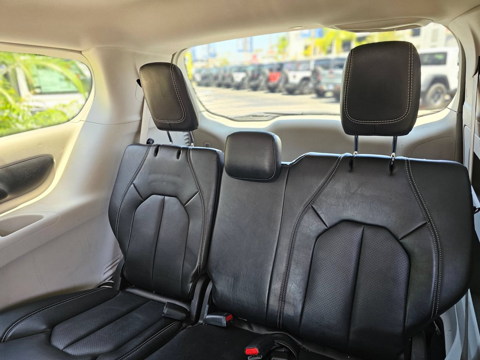 Used 2024 Chrysler Pacifica Touring-L FWD image 26
