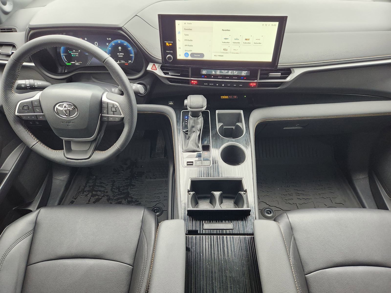 Used 2025 Toyota Sienna XLE Woodland Edition image 29