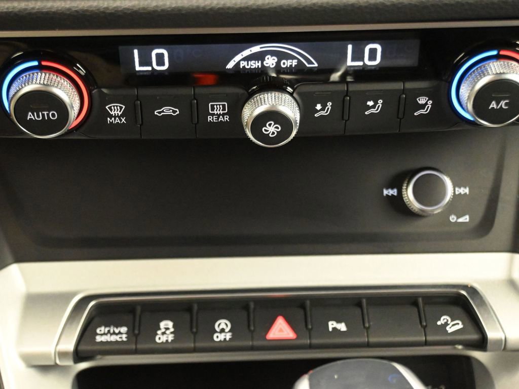 Used 2025 Audi Q3 2.0T Premium image 17