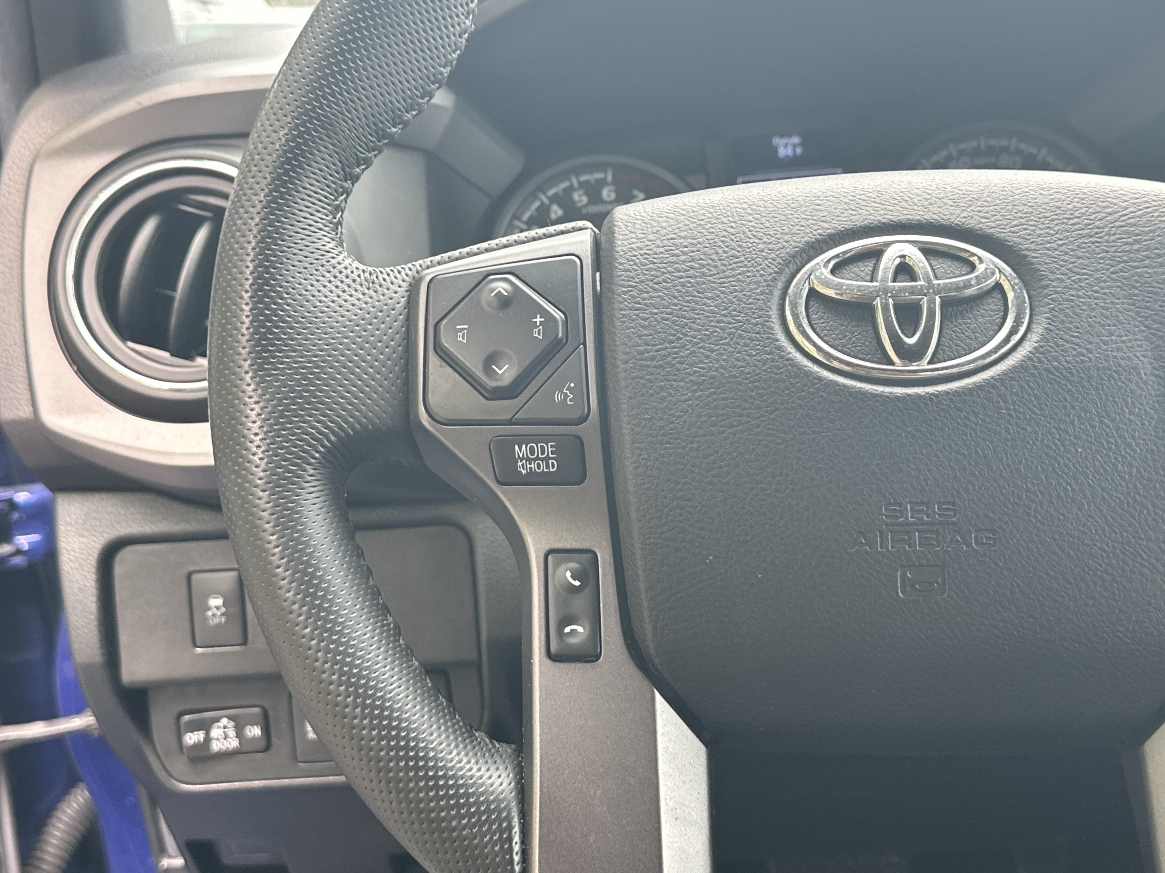 Used 2022 Toyota Tacoma TRD Sport w/ Technology Package AWD/4WD image 26