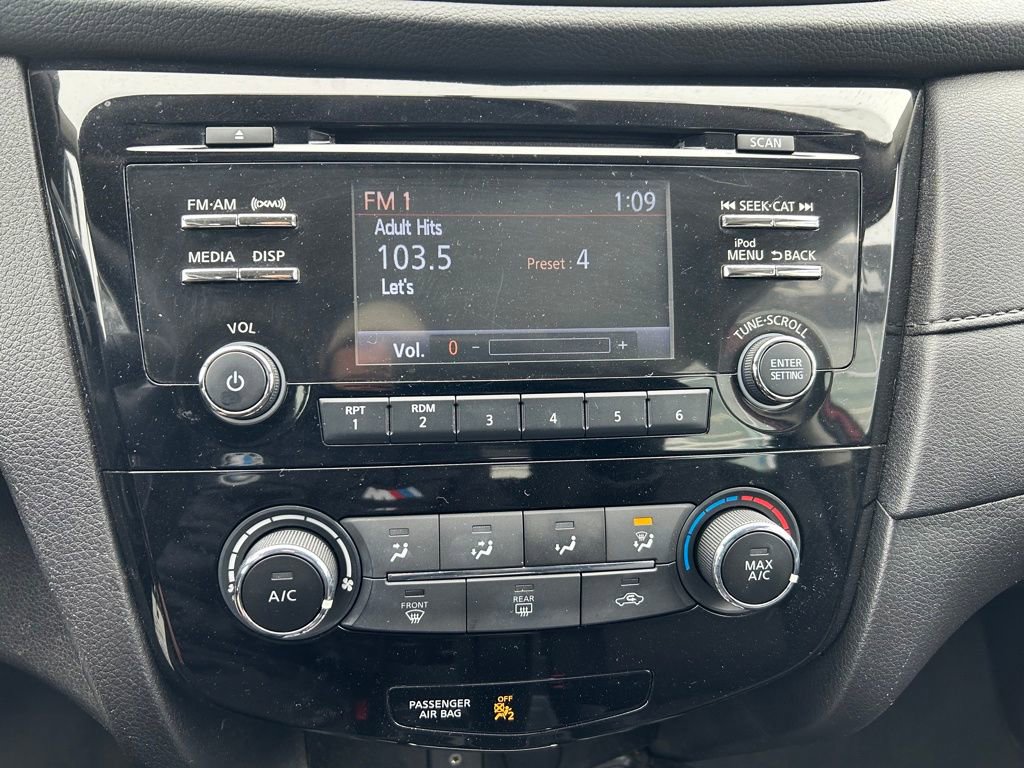 Used 2017 Nissan Rogue S image 12