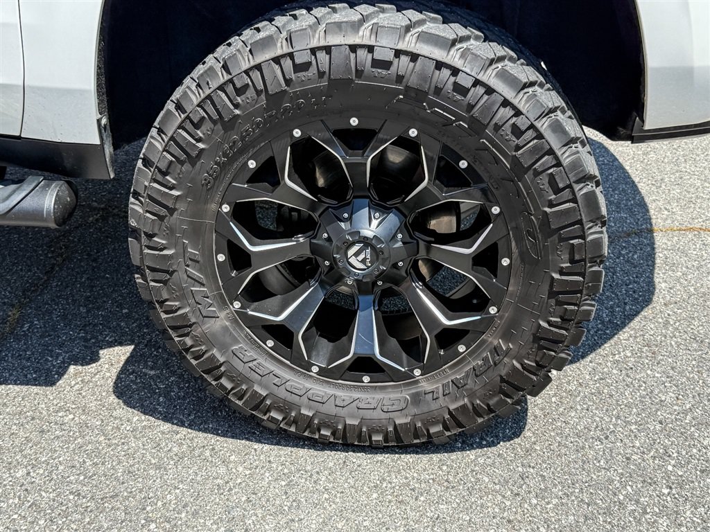 Used 2022 Chevrolet Tahoe Z71 w/ Luxury Package AWD/4WD image 25