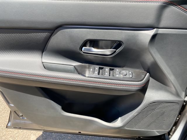 New 2026 Nissan Kicks SR AWD/4WD image 13