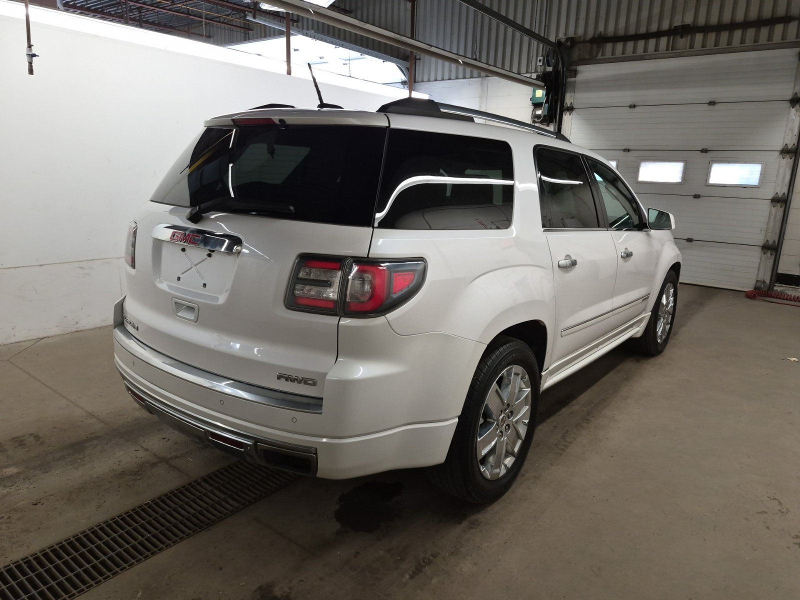 Used 2016 GMC Acadia Denali AWD/4WD image 3