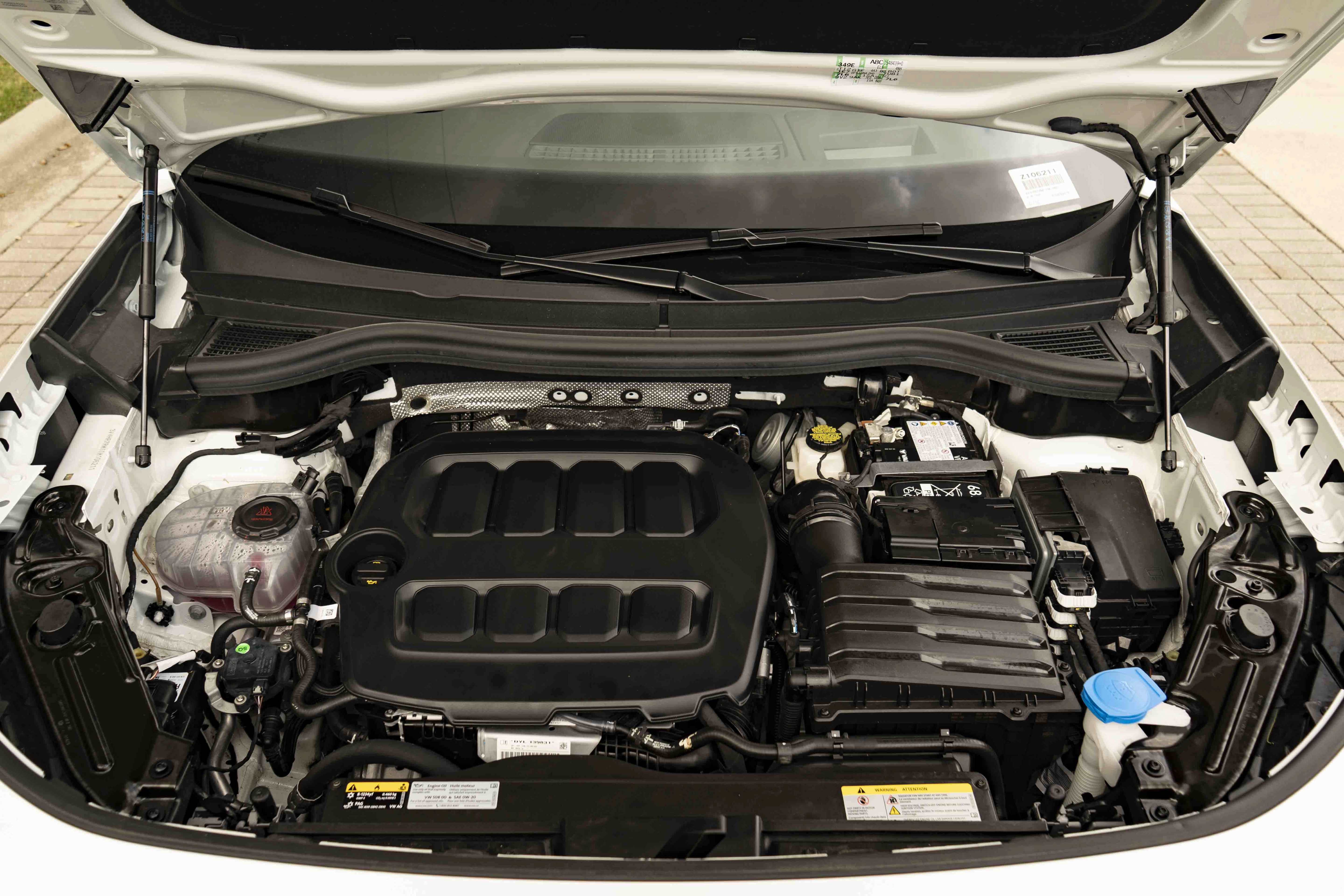 Certified 2026 Volkswagen Tiguan SE R-Line FWD image 39
