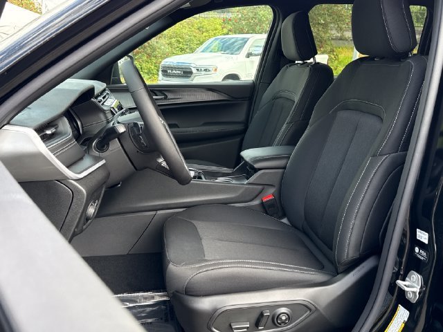 New 2026 Jeep Grand Cherokee Laredo X AWD/4WD image 21