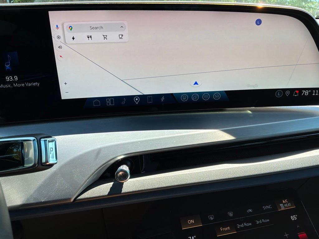 New 2026 Cadillac Vistiq Premium Luxury AWD/4WD image 17