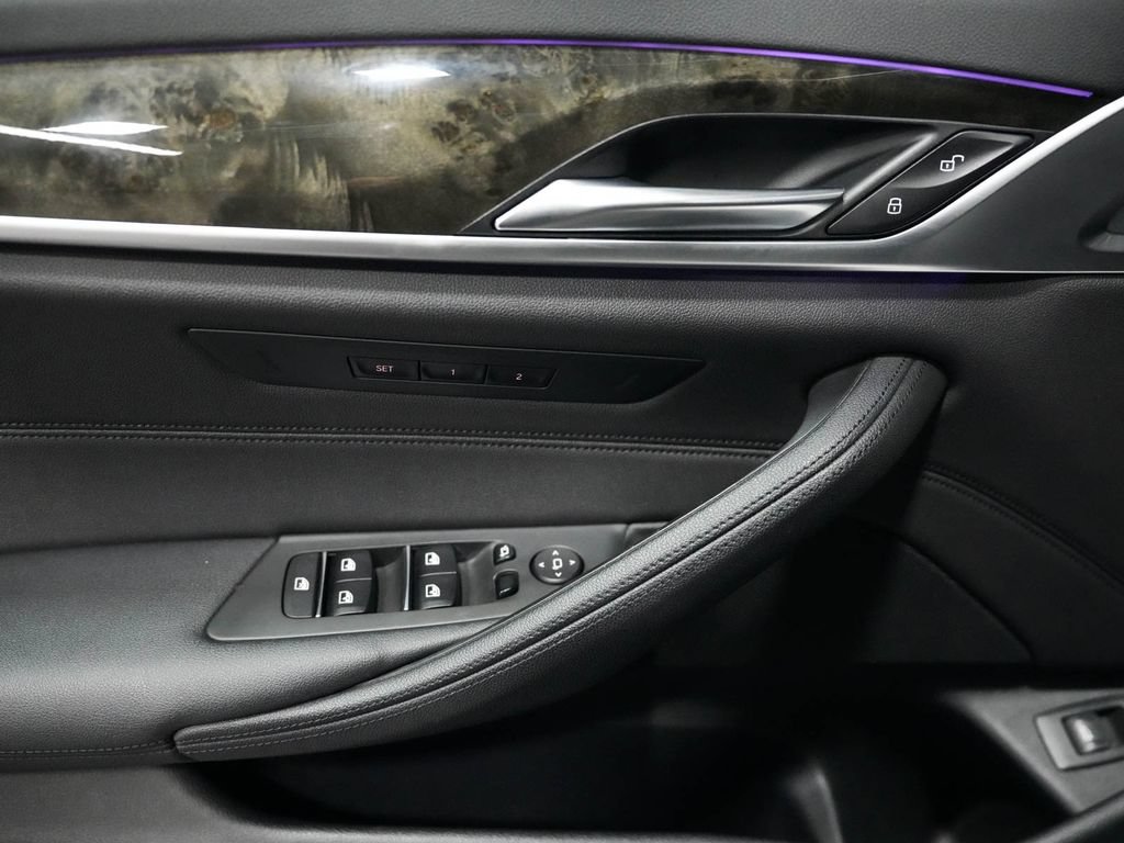 Used 2020 BMW 530i xDrive w/ Premium Package AWD/4WD image 12