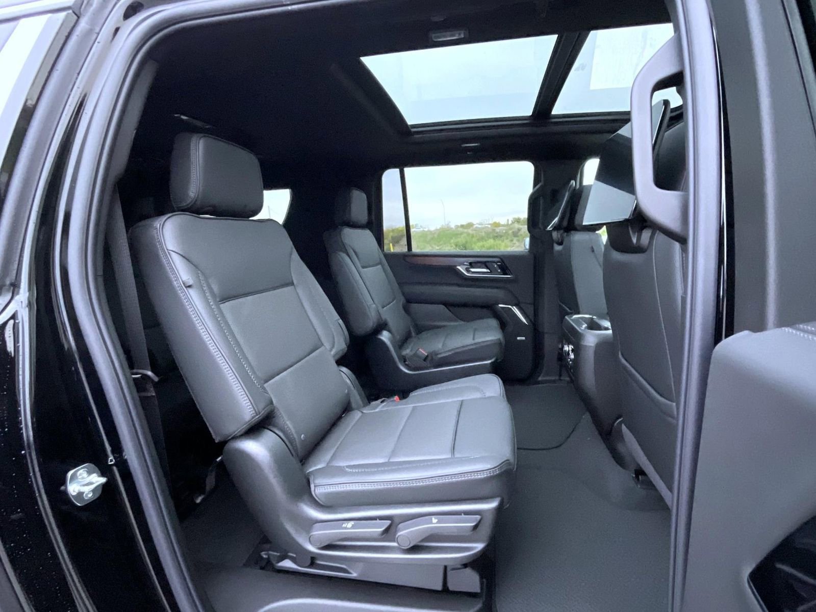 New 2026 GMC Yukon XL Denali w/ Denali Reserve Package image 18