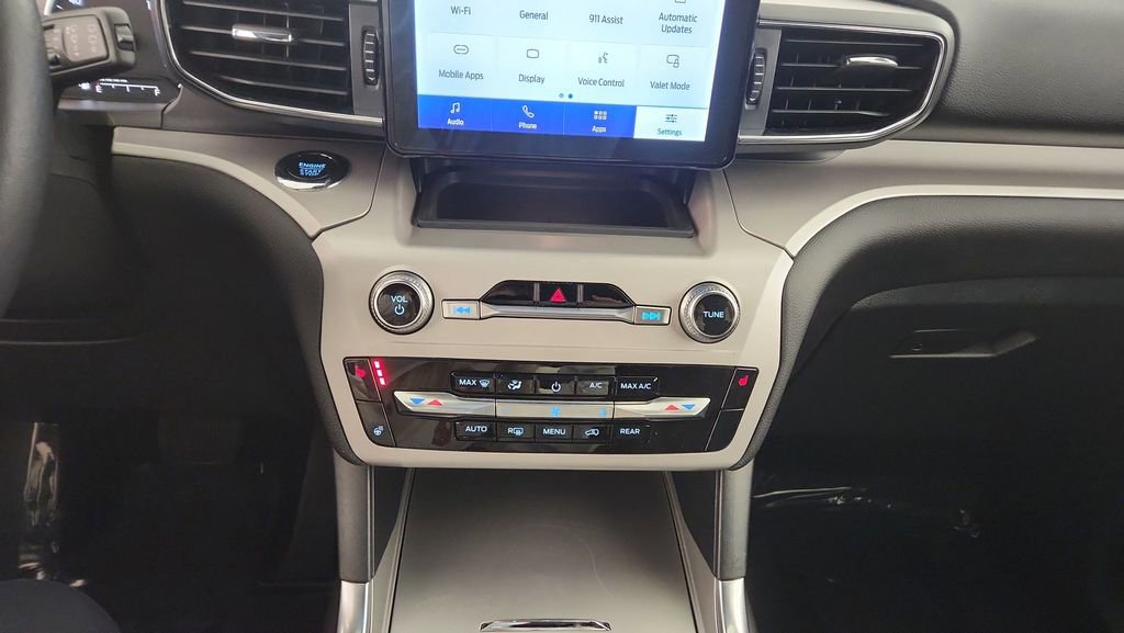Used 2024 Ford Explorer XLT w/ Equipment Group 202A AWD/4WD image 17