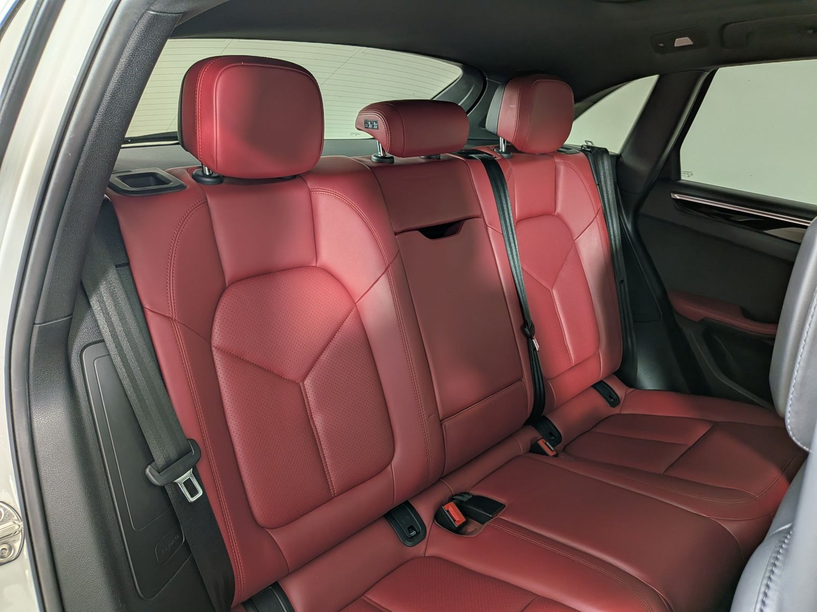 Certified 2021 Porsche Macan AWD/4WD image 22