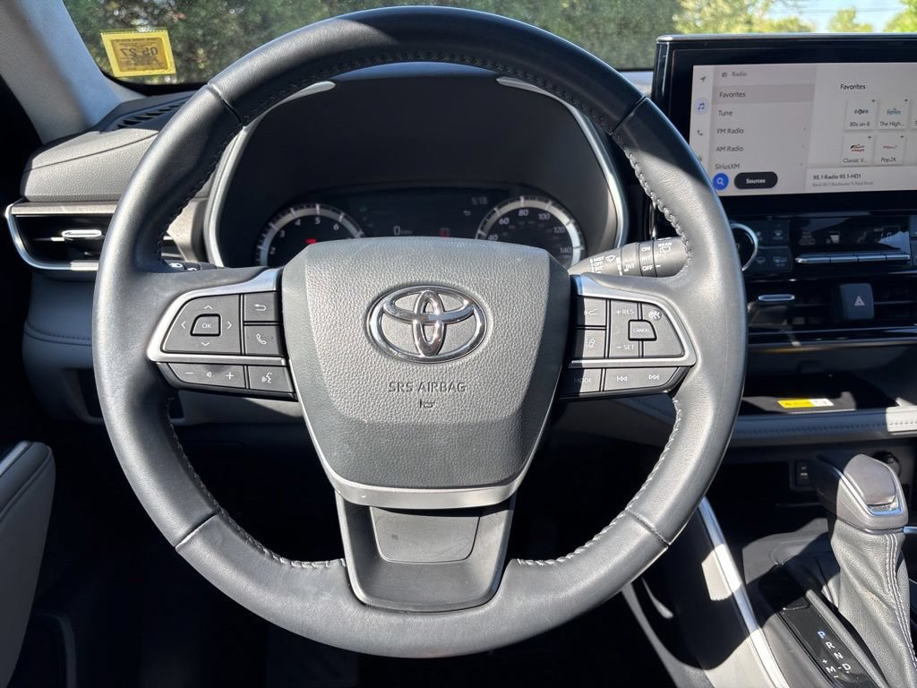 Used 2023 Toyota Highlander XLE AWD/4WD image 25