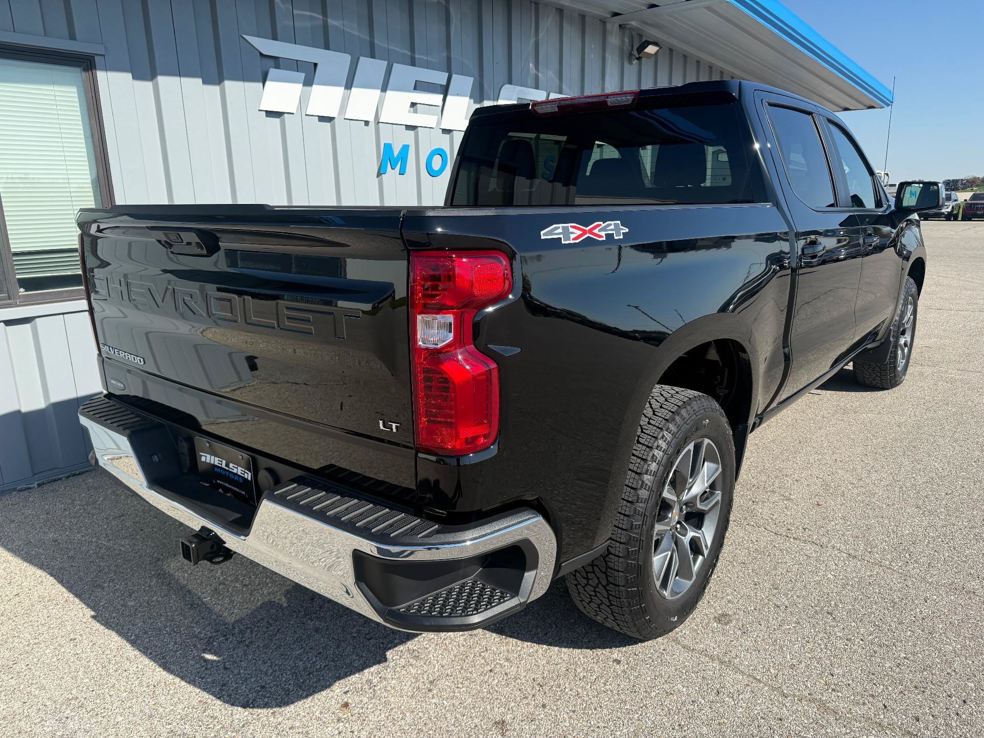 Used 2024 Chevrolet Silverado 1500 LT AWD/4WD image 9